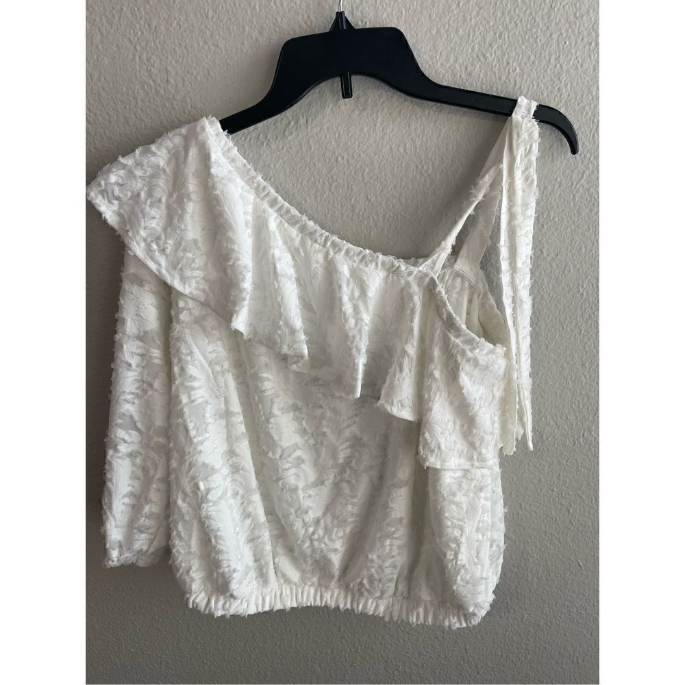 ❤️LC Lauren Conrad Cold Shoulder Cropped Top NWT